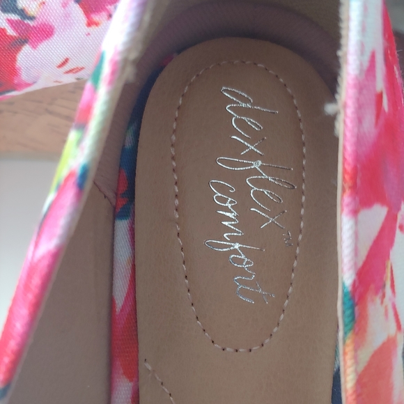 Dexflex Comfort wedges open toe floral pattern from Dexter Shoes, BNWT - Picture 3 of 6